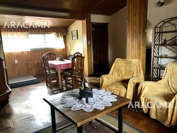 Chalet de dos plantas con taller/galpon en esquina - Monte Grande