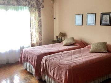 Chalet de dos plantas con taller/galpon en esquina - Monte Grande