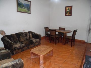 Vendo casa para uso habitacional o comercial en pleno barrio Franklin