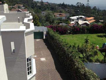 Linda casa de venta 3 dormitorios, Conjunto Privado, Nayón