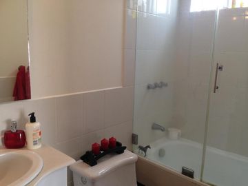 Linda casa de venta 3 dormitorios, Conjunto Privado, Nayón