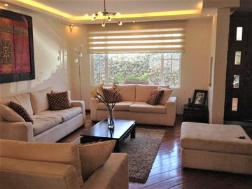 Linda casa de venta 3 dormitorios, Conjunto Privado, Nayón