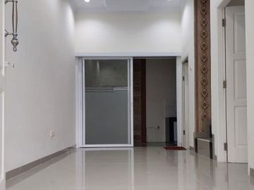 Rumah minimalis cantik 2 lt di Tanah Baru Depok 1 M an