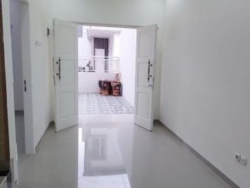 Rumah minimalis cantik 2 lt di Tanah Baru Depok 1 M an
