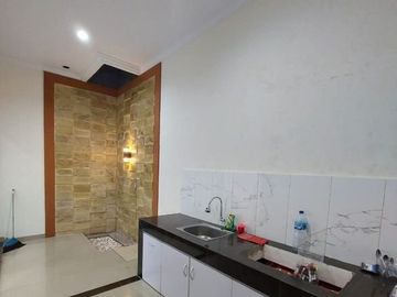 Rumah minimalis cantik 2 lt di Tanah Baru Depok 1 M an