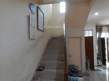 Dijual Rumah 2 Lantai Lokasi Strategis Investasi Bernilai Tinggi