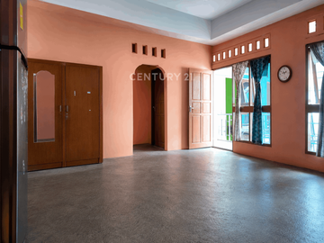 Rumah Bahan Tanah Luas Untuk Hunian Custom Di Tlogoadi