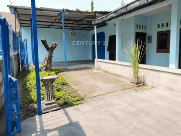 Rumah Bahan Tanah Luas Untuk Hunian Custom Di Tlogoadi