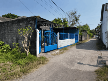 Rumah Bahan Tanah Luas Untuk Hunian Custom Di Tlogoadi