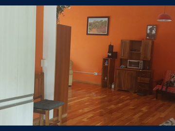Casa en 2 Plantas y Local Comercial