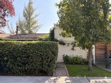Oportunidad en La Dehesa: casa con amplio jardín