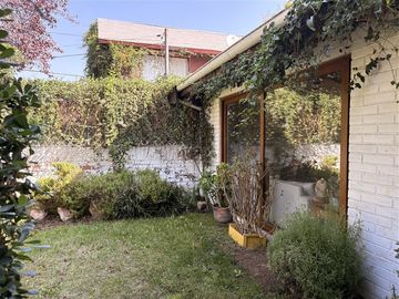 Oportunidad en La Dehesa: casa con amplio jardín