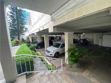 LOS OLIVOS. Av Leopoldo Carrera edificio en corredor comercial