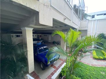 LOS OLIVOS. Av Leopoldo Carrera edificio en corredor comercial