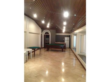 LOS OLIVOS. Av Leopoldo Carrera edificio en corredor comercial