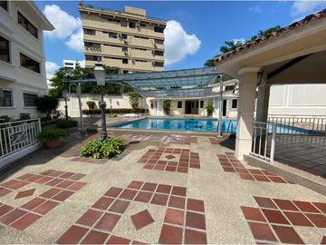 LOS OLIVOS. Av Leopoldo Carrera edificio en corredor comercial