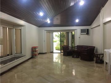 LOS OLIVOS. Av Leopoldo Carrera edificio en corredor comercial