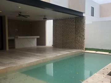 Hermosa Casa en Venta en Priv. Manantiales de Cocoyoles Mérida, Yucatán