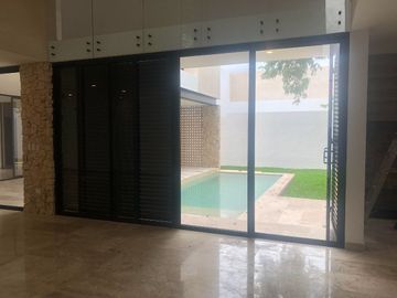 Hermosa Casa en Venta en Priv. Manantiales de Cocoyoles Mérida, Yucatán