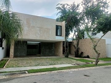 Hermosa Casa en Venta en Priv. Manantiales de Cocoyoles Mérida, Yucatán