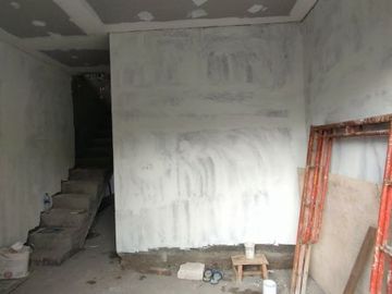 Rumah Baru Minimalis Gunung Anyar, Dekat Kampus UPN Surabaya Timur