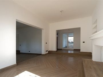 Casa remodelada con piscina y amplios espacios en Ñuñoa