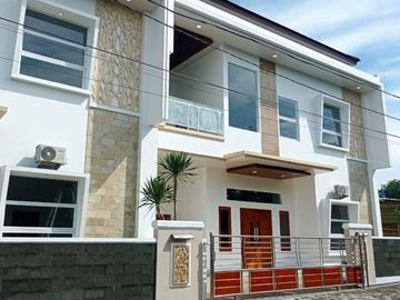 RUMAH MINIMALIS EXCLUSIVE 2 LANTAI SIAP HUNIGARANSI 1 TAHUN DI SUKOHARJO NGAGLIK! DAPATKAN BONUS MENARIK