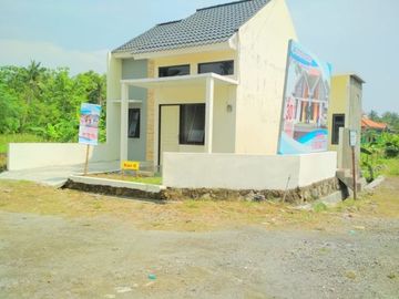 Rumah dekat SMPN 34 Tlogomulyo. Murah dan strategis