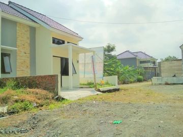 Rumah dekat SMPN 34 Tlogomulyo. Murah dan strategis