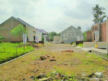 Rumah dekat SMPN 34 Tlogomulyo. Murah dan strategis
