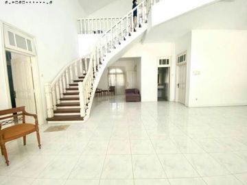 Rumah PUTAT INDAH TENGAH siap huni HOOK MEWAH