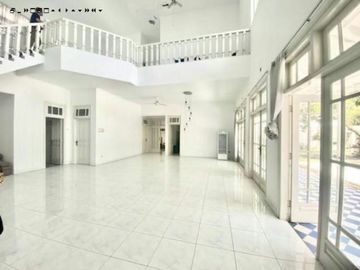 Rumah PUTAT INDAH TENGAH siap huni HOOK MEWAH