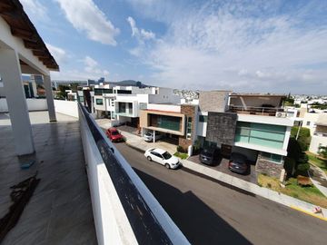 Se Vende Casa en Claustros de las Misiones, Centro Sur de 3 Niveles, Ubicadísima