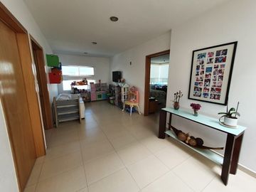 Se Vende Casa en Claustros de las Misiones, Centro Sur de 3 Niveles, Ubicadísima
