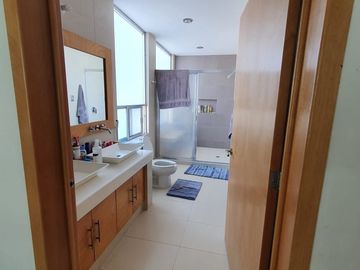Se Vende Casa en Claustros de las Misiones, Centro Sur de 3 Niveles, Ubicadísima