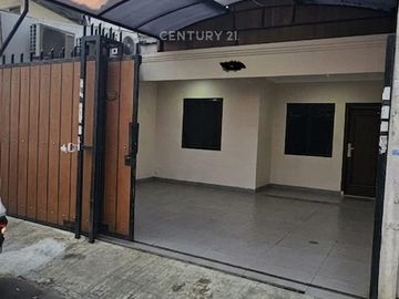 Rumah Cantik Siap Huni Lokasi Strategis Taman Ratu Jakarta Barat