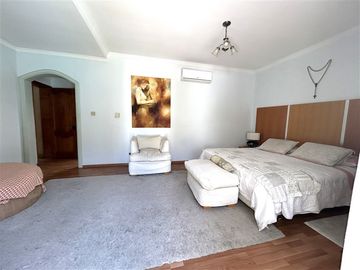 Casa en venta de 5 dorm. en Las Condes