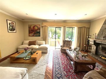 Casa en venta de 5 dorm. en Las Condes