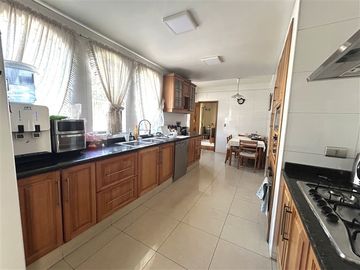 Casa en venta de 5 dorm. en Las Condes