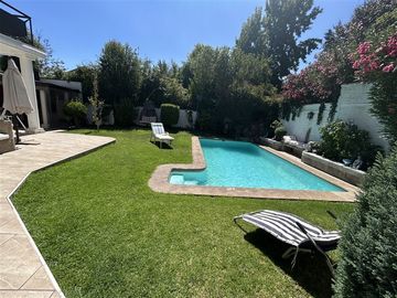 Casa en venta de 5 dorm. en Las Condes