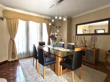 Casa en venta de 5 dorm. en Las Condes