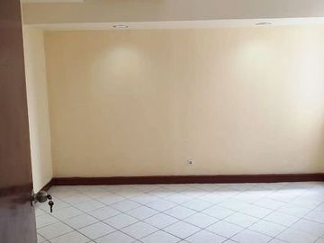 SEWA Murah banget Apartemen Taman Anggrek Residence 3Bed unfurnish lt 30