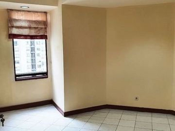 SEWA Murah banget Apartemen Taman Anggrek Residence 3Bed unfurnish lt 30