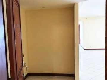 SEWA Murah banget Apartemen Taman Anggrek Residence 3Bed unfurnish lt 30