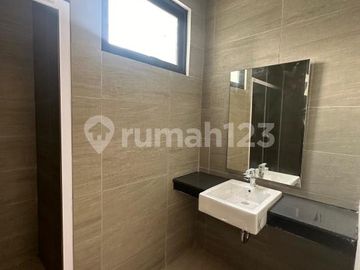 Disewa Murah Rumah Pik 2 Bagus 4 Kamar Tidur Pantai Indah Kapuk 2