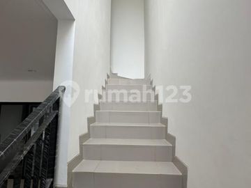 Disewa Murah Rumah Pik 2 Bagus 4 Kamar Tidur Pantai Indah Kapuk 2