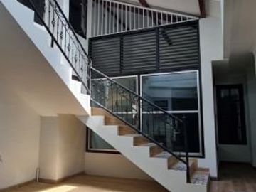 DIJUAL RUMAH MEGAH TEPI JL VETERAN KOTA JOGJA COCOK UTK HOMESTAY, GUEST HOUSE
