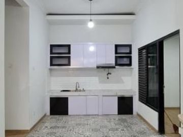 DIJUAL RUMAH MEGAH TEPI JL VETERAN KOTA JOGJA COCOK UTK HOMESTAY, GUEST HOUSE