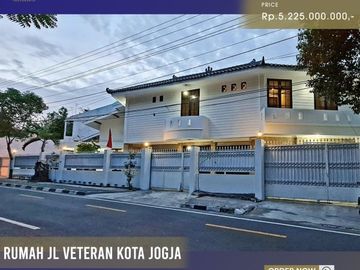 DIJUAL RUMAH MEGAH TEPI JL VETERAN KOTA JOGJA COCOK UTK HOMESTAY, GUEST HOUSE