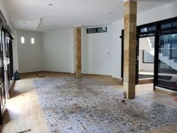 DIJUAL RUMAH MEGAH TEPI JL VETERAN KOTA JOGJA COCOK UTK HOMESTAY, GUEST HOUSE